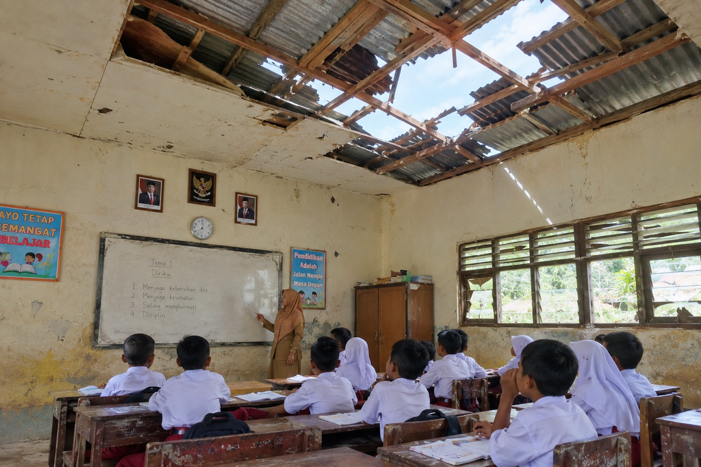 Atap Ruang Kelas SDN 0172 Lembah Binubu Rusak, Kondisi Belajar Siswa Jadi Sorotan